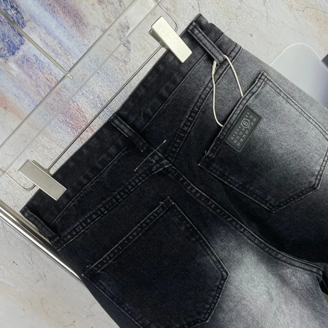 ZZ 116 🔘 𝐌𝐚𝐢𝐬𝐨𝐧 𝐌𝐚𝐫𝐠𝐢𝐞𝐥𝐚 2025FW Retro * ， ， ， 。 ， Shoes ， Versatile ， ！ ， ， ， ； ，Retro 。 、 、 ， ， ！ Size：S M L XL（28.30.32.34） ：Black